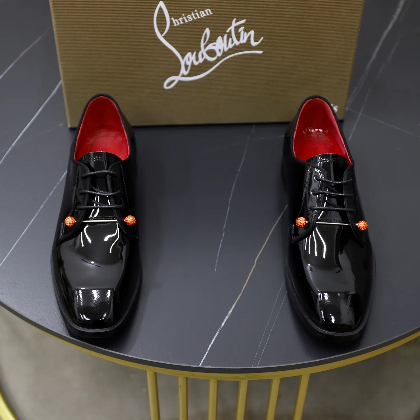 Ex-factory price: 680💰Christia*.Loubouti*🆑High-end men’s business formal leather shoes｜Classic red sole shoes｜Original imported first-layer cowhide｜Water-dyed cowhide lining｜Italian imported red rubber outsole｜High-end luxury｜Perfect interpretation of fashion, sunshine, style, suitable for various occasions Size: 38-44 (customized for 45, 46, 47)